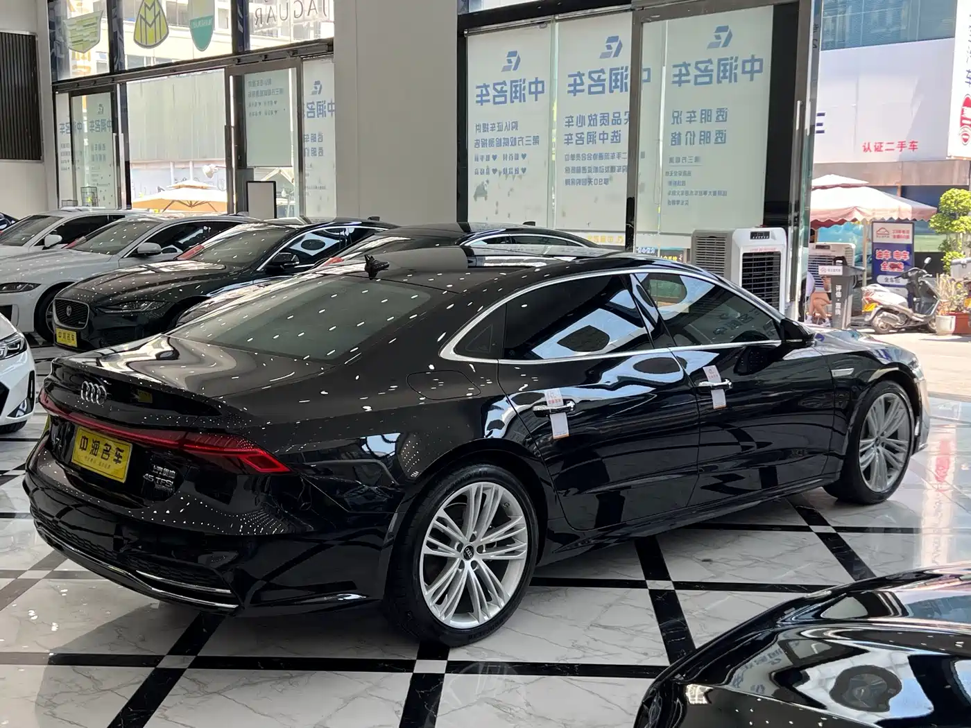 Фото 15 - Audi A7L