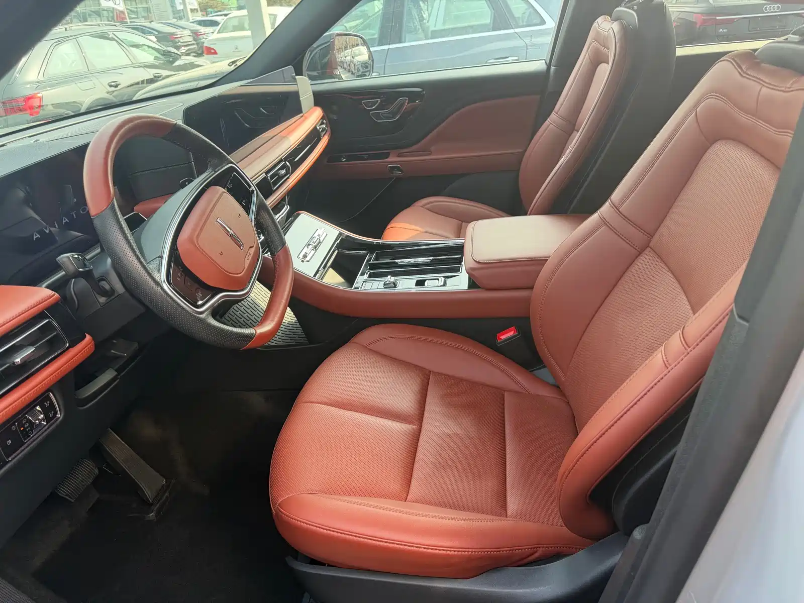 Фото 7 - Lincoln Aviator