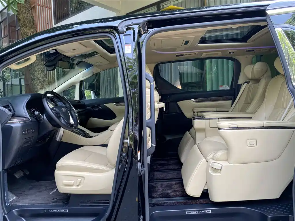 Toyota Alphard 2021 Hybrid 2.5L Premium фото 5