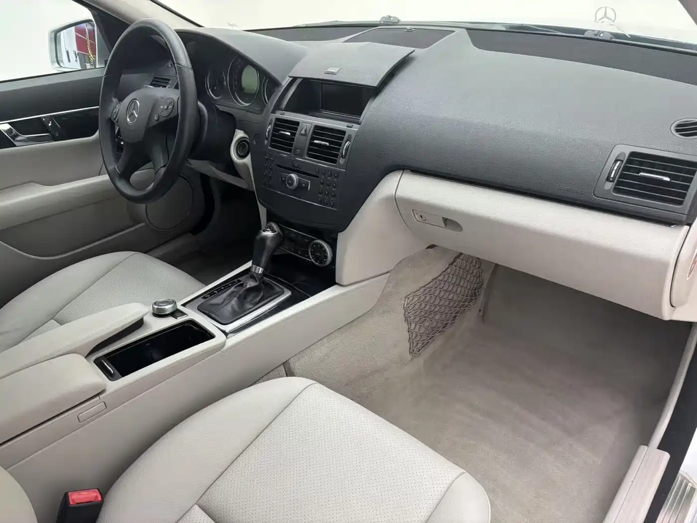 Mercedes-Benz C-Class 2010 C 180K Classic фото 11