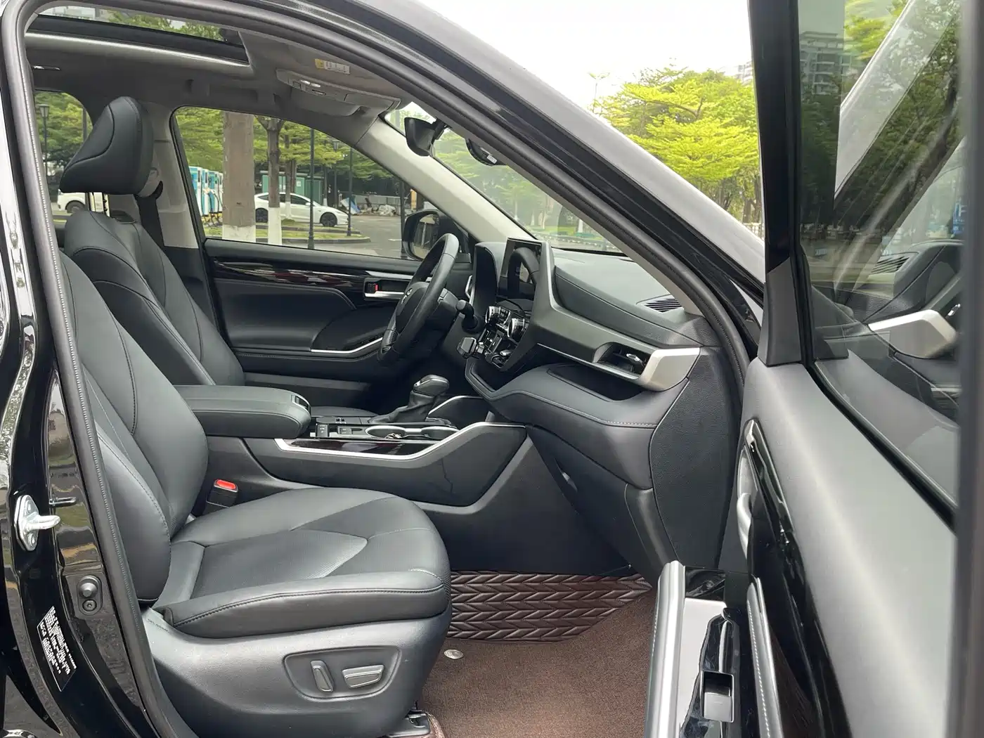 Toyota Highlander 2024 2.5L Smart Hybrid 4WD Luxury 7-seater фото 12