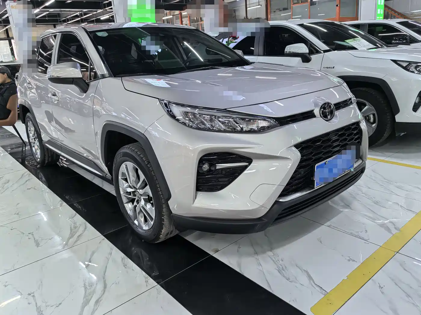 Toyota Wildlander 2021 2.0L CVT 2WD Luxury Edition фото 3