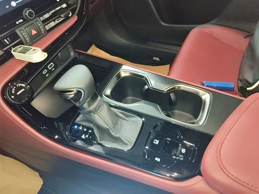 Фото 14 - Lexus NX