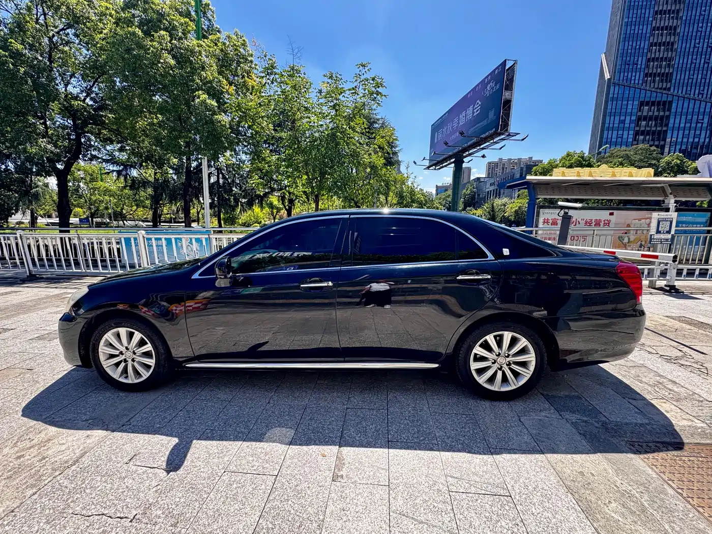 Photo 14 - Toyota Crown