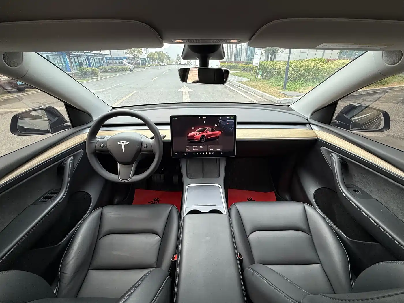 TESLA MODEL Y