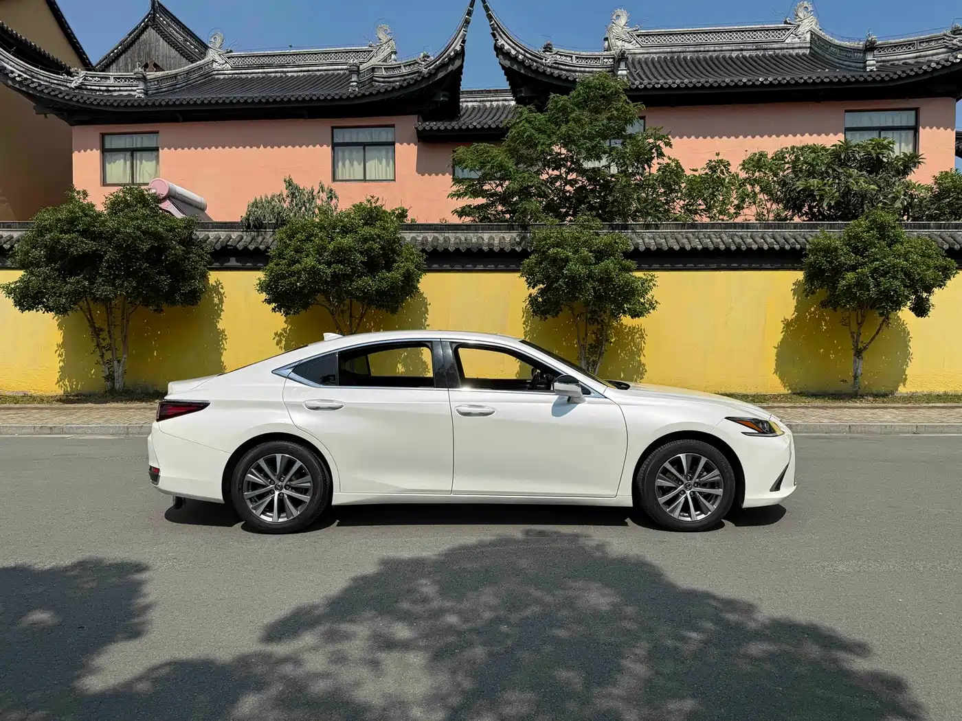 Фото 4 - Lexus ES
