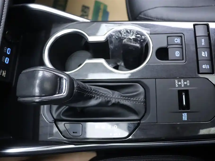 Toyota Crown Kluger 2021 2.5L HEV AWD Flagship Edition фото 11