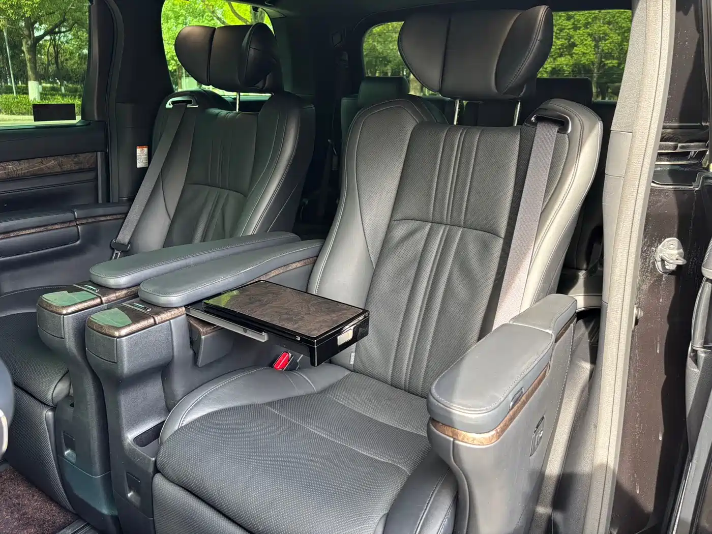 Toyota Vellfire 2019 Hybrid 2.5L HV Premium Edition фото 20