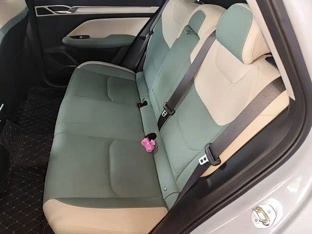 Geely Emgrand L HiP 2022 2022 1.5TD-DHT Pro 100KM Super Rui