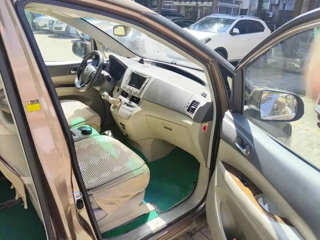 BYD M6 2015 2013 2.4L Manual Premium