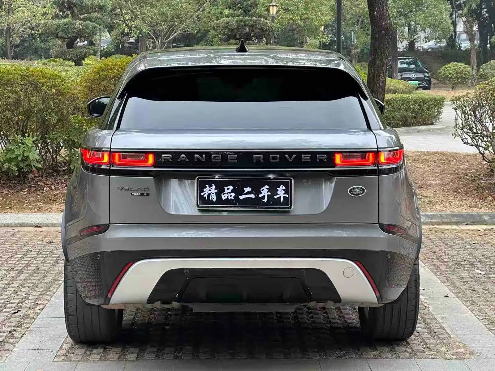 Фото 9 - Land Rover Range Rover Velar