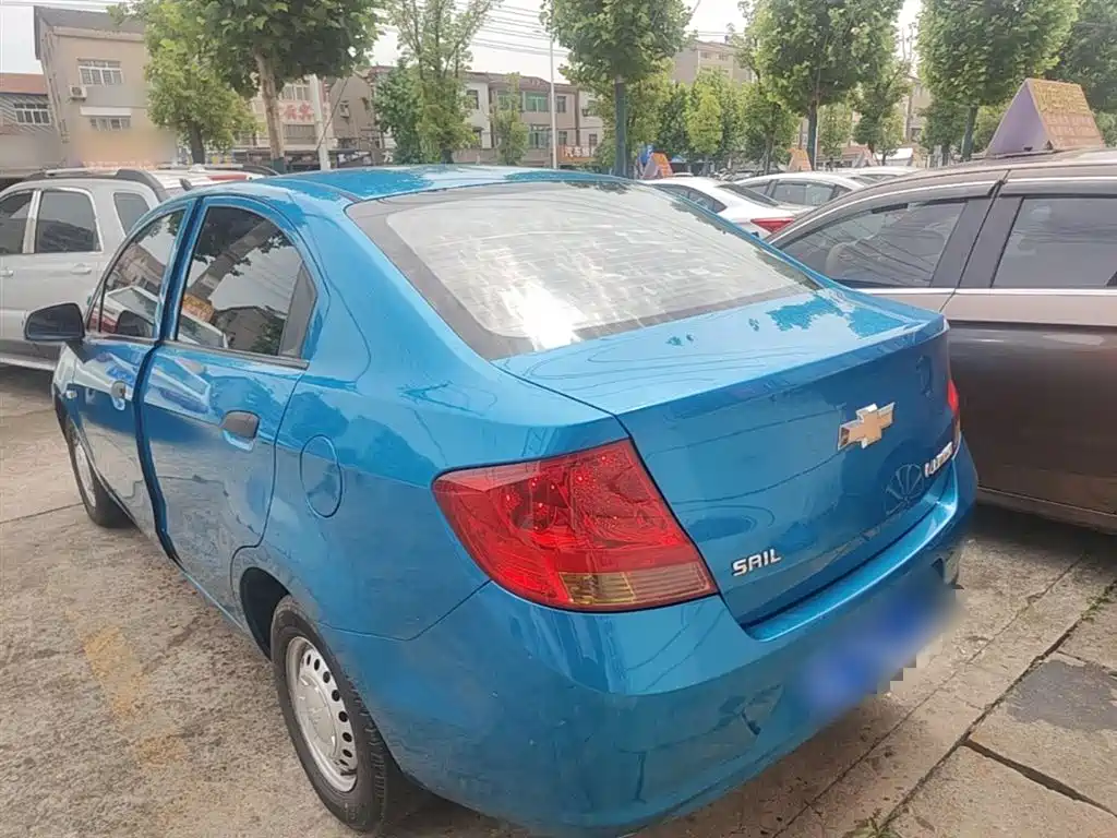 Chevrolet Sail 2013 Sedan 1.2L Manual Fashion Happiness Edition фото 5