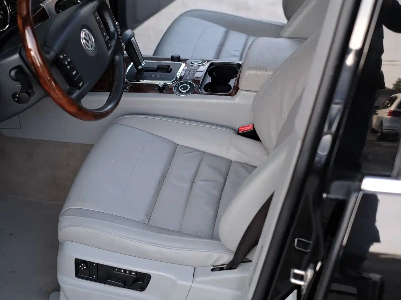Volkswagen Touareg 2007 3.6L Luxury фото 16