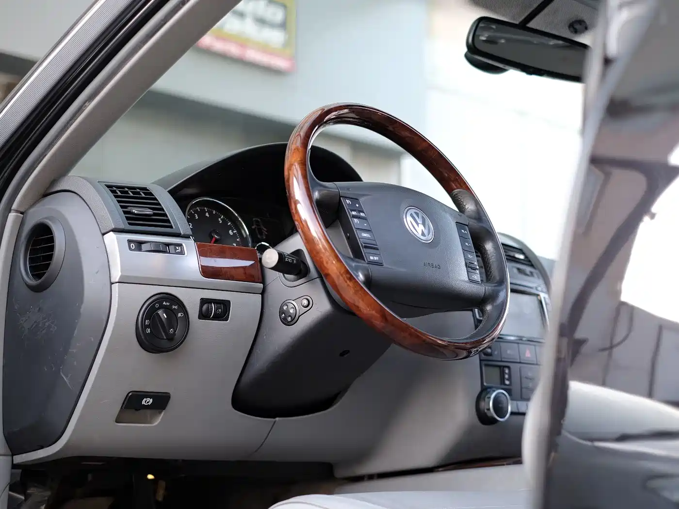 Volkswagen Touareg 2007 3.6L Luxury фото 32