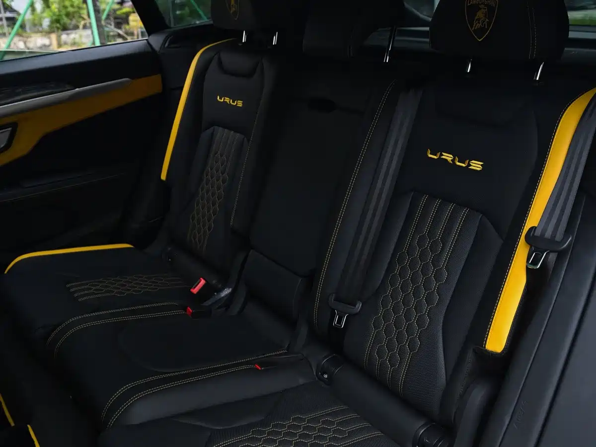 Фото 8 - Lamborghini Urus