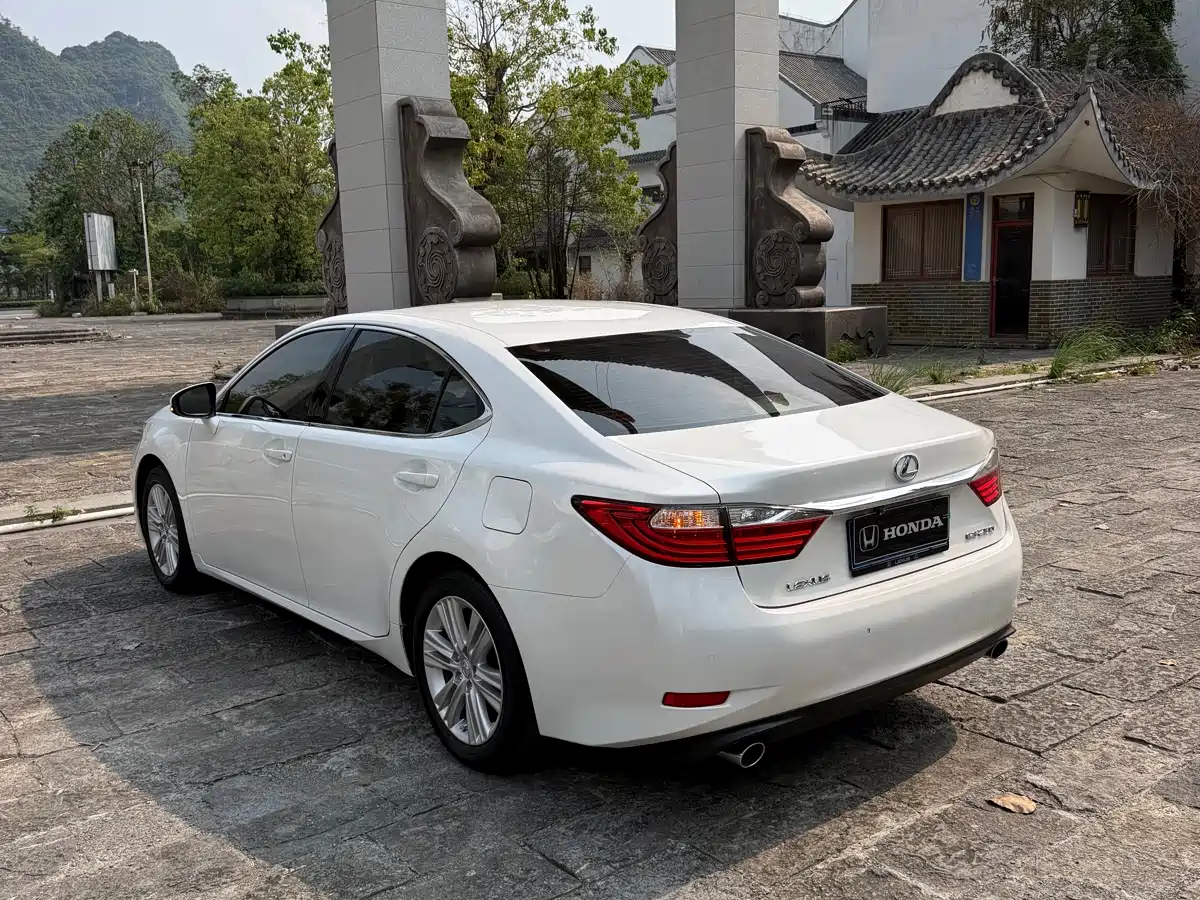 Lexus ES 2013 250 Elite Edition фото 5