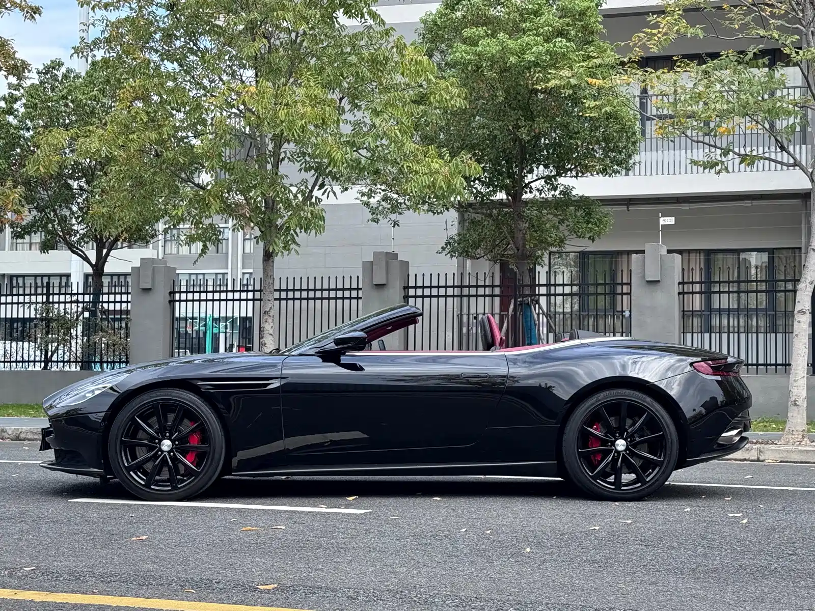 Фото 5 - Aston Martin DB11