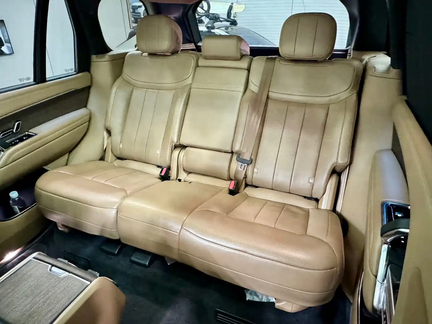 Land Rover Range Rover 2023 3.0 L6 400PS Golden Age Long Wheelbase фото 5