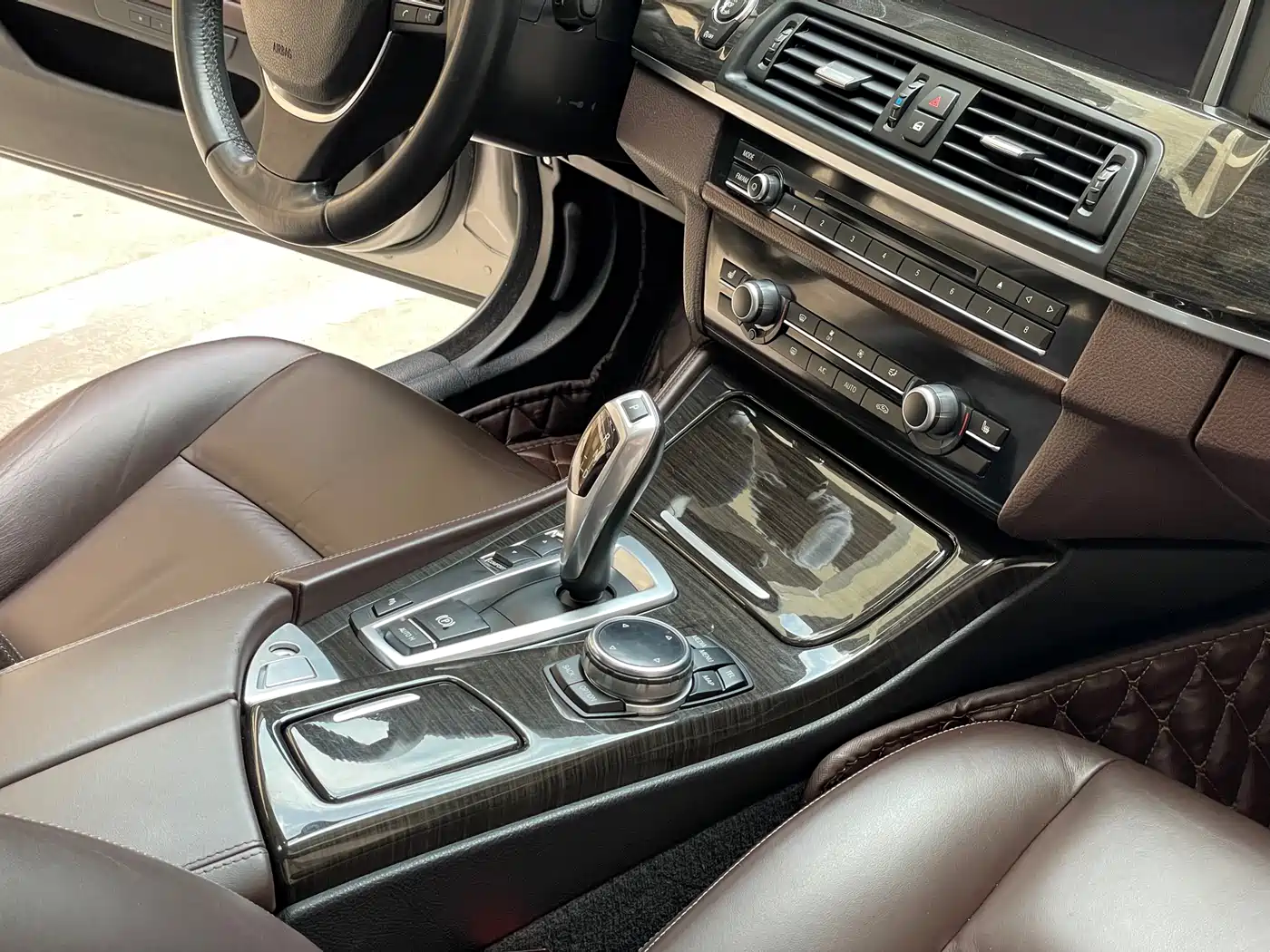 BMW 5 Series 2014 525Li Luxury Design Package фото 16