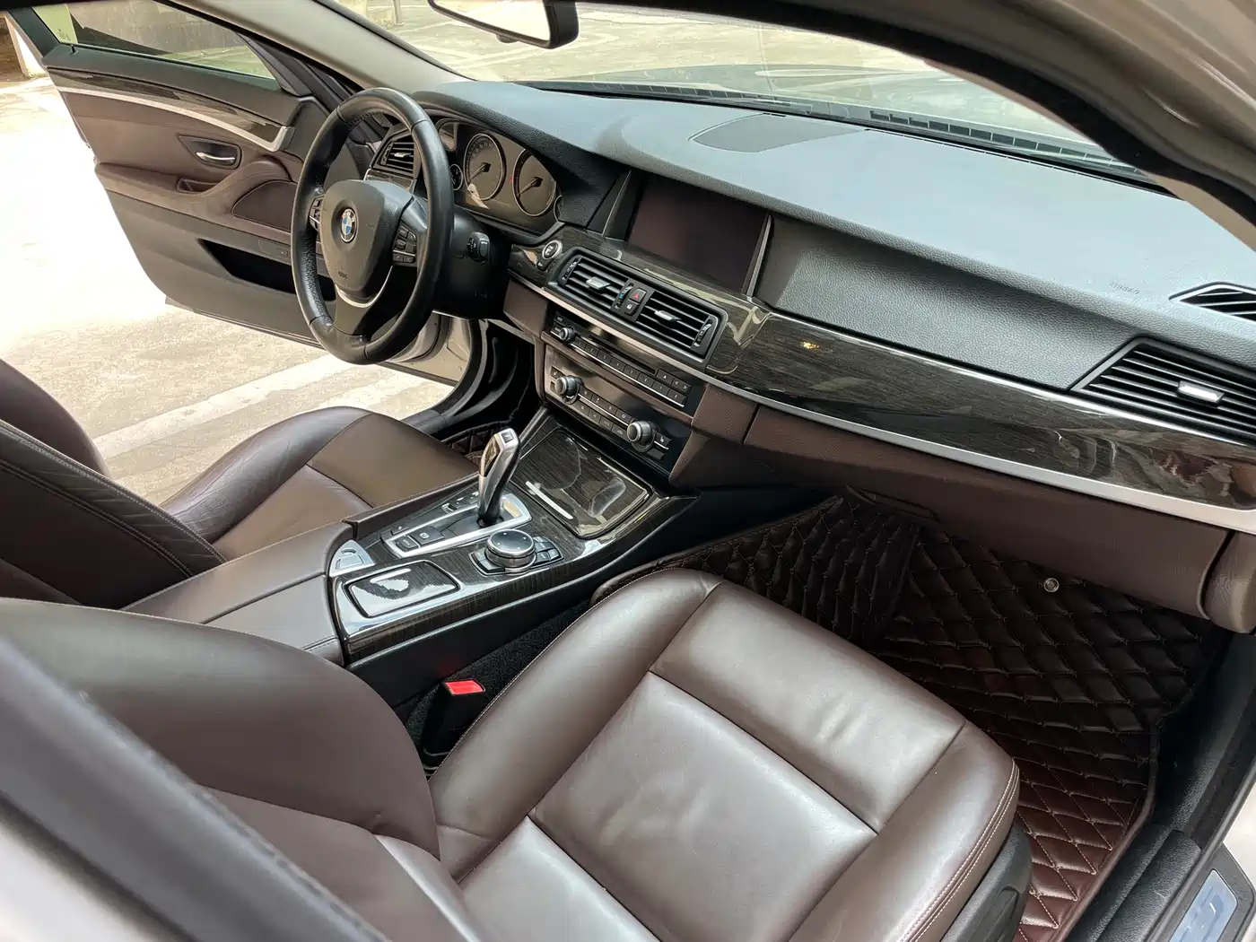 BMW 5 Series 2014 525Li Luxury Design Package фото 14