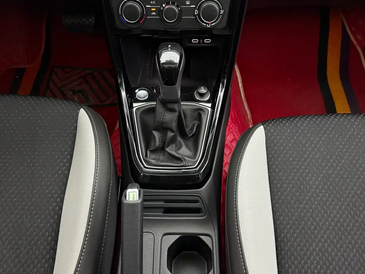 Volkswagen Tanying 2021 1.5L Automatic Smart Connect Edition фото 12