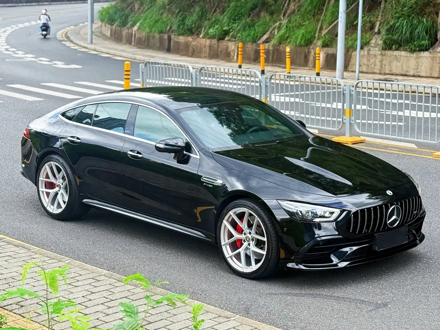Photo 4 - Mercedes-Benz AMG GT