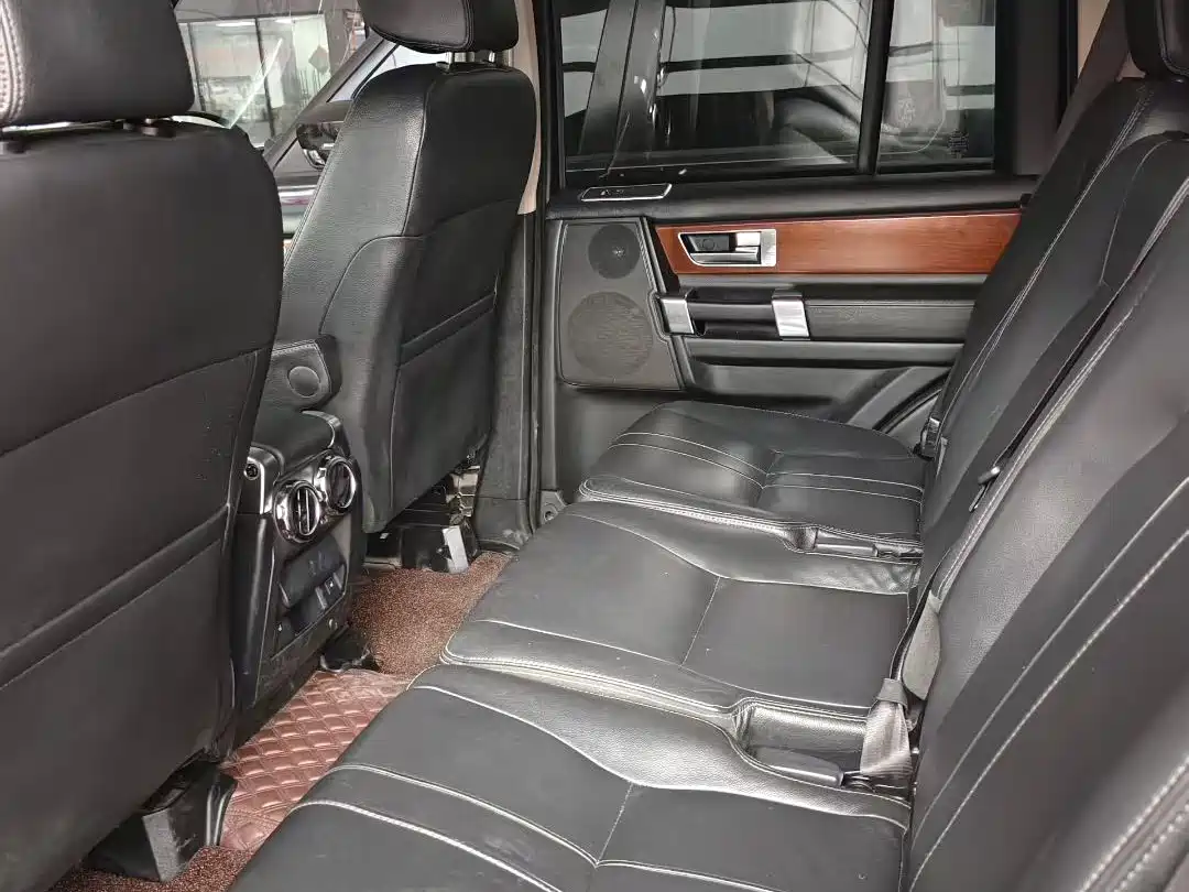 Land Rover Discovery 2015 3.0 SC V6 SE фото 6