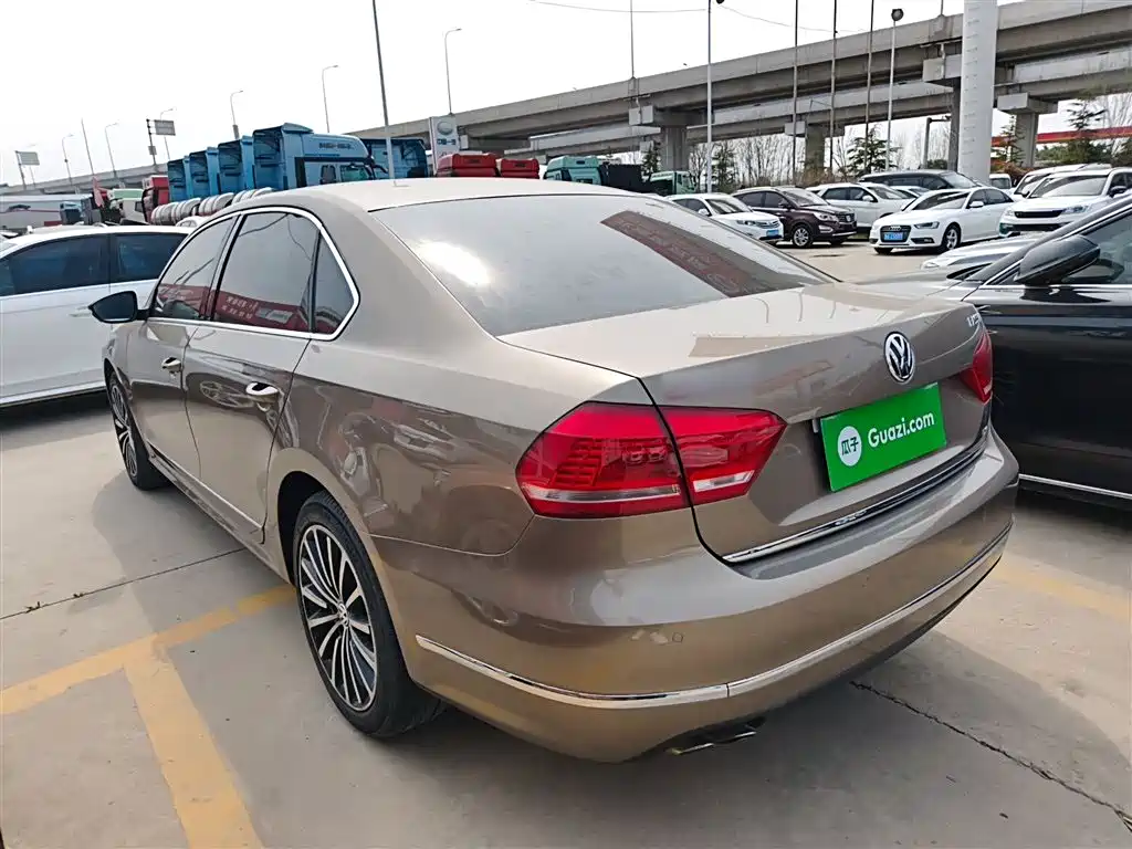 Volkswagen Passat 2014 1.8TSI DSG Executive Edition фото 23