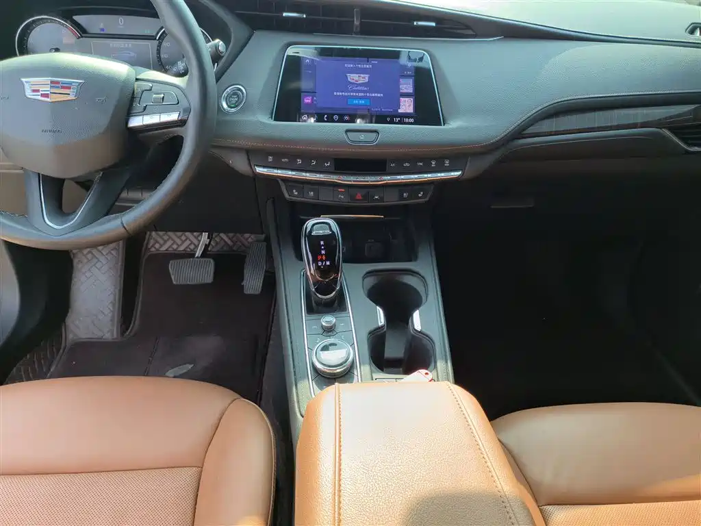 CADILLAC XT4