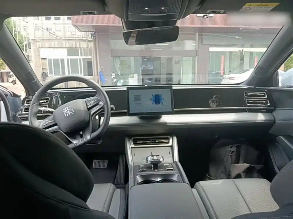 BYD Qin L 2024 DM-i 80KM Leading Edition фото 10