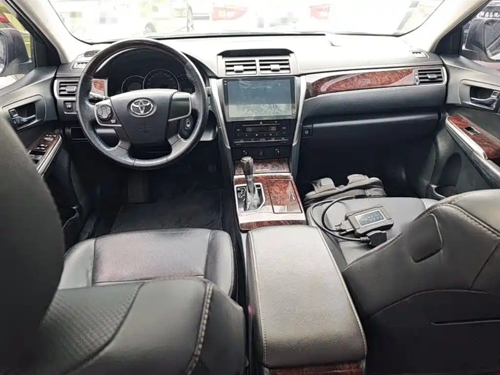 Toyota Camry 2016 2.0G 10th Anniversary Leading Edition фото 10