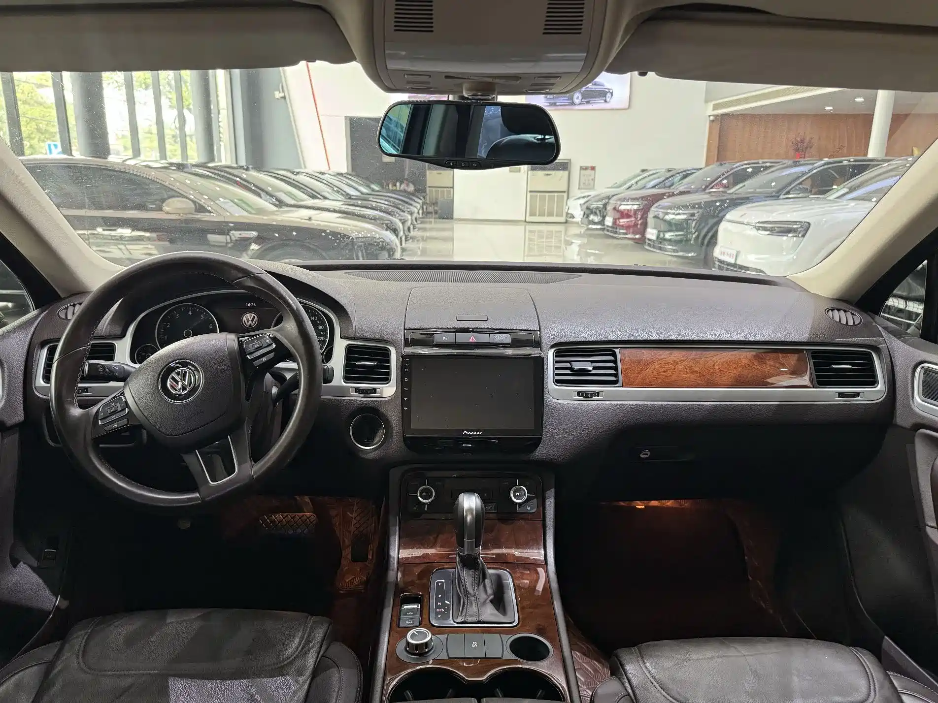 Фото 8 - Volkswagen Touareg