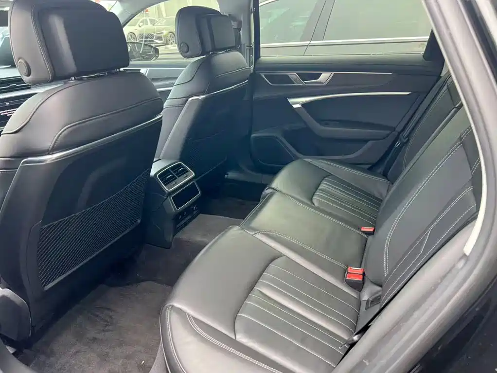 Фото 10 - Audi A6L