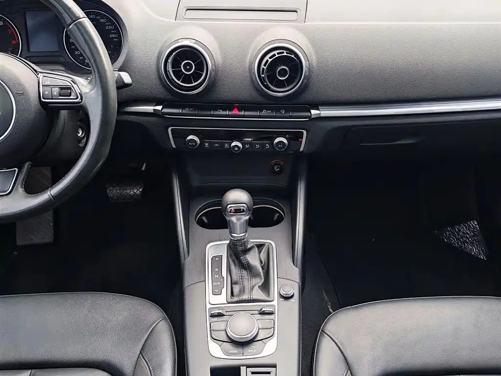Audi A3 2014 Sportback 35 TFSI Automatic Comfort фото 17