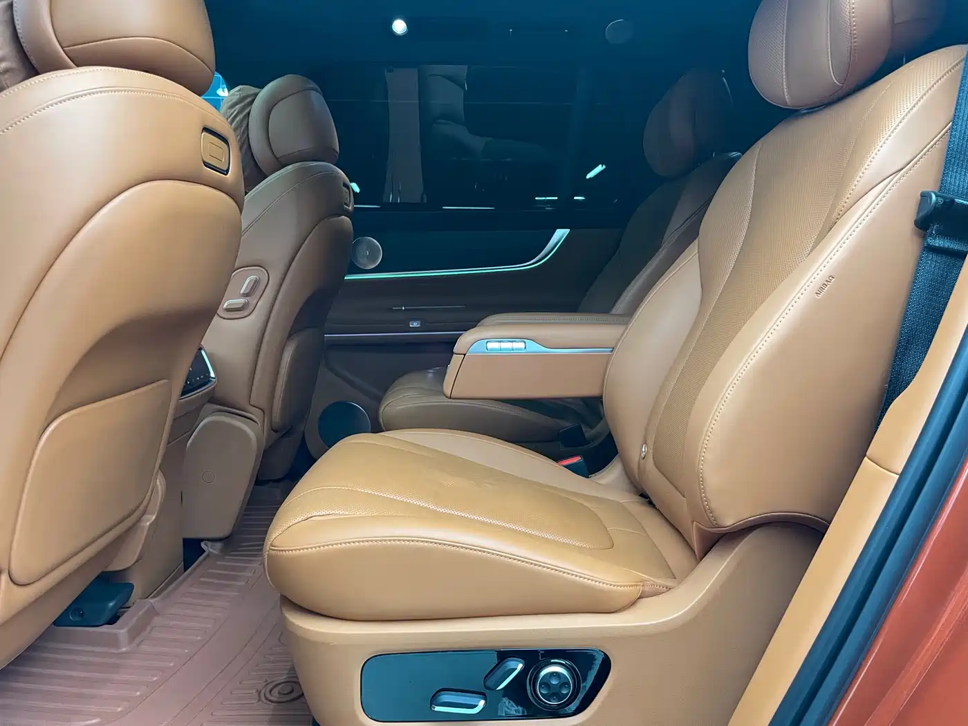 AITO Wenjie AITO M9 2024 Range Extender Max Edition 42kWh 6-seater фото 13