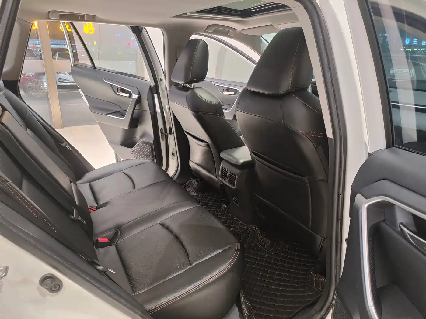 Toyota RAV4 Rongfang 2020 2.0L CVT 2WD Trend Edition фото 12