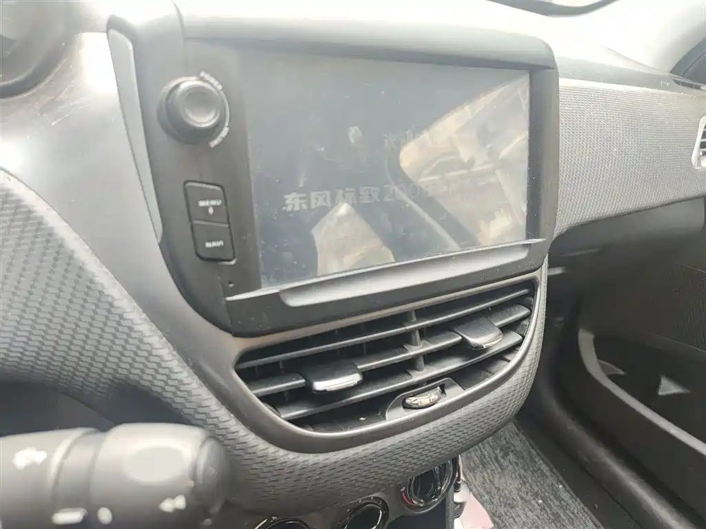 Peugeot 2008 2014 1.6L Automatic Trend Edition фото 6