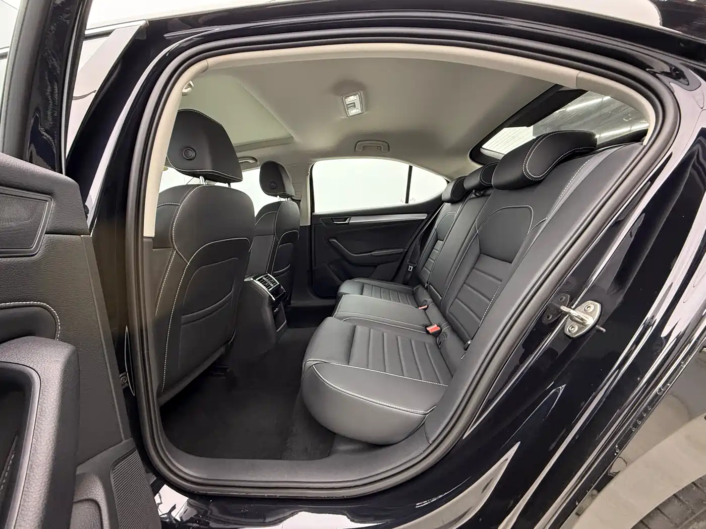 Škoda Superb 2024 TSI280 DSG Premium Edition фото 22
