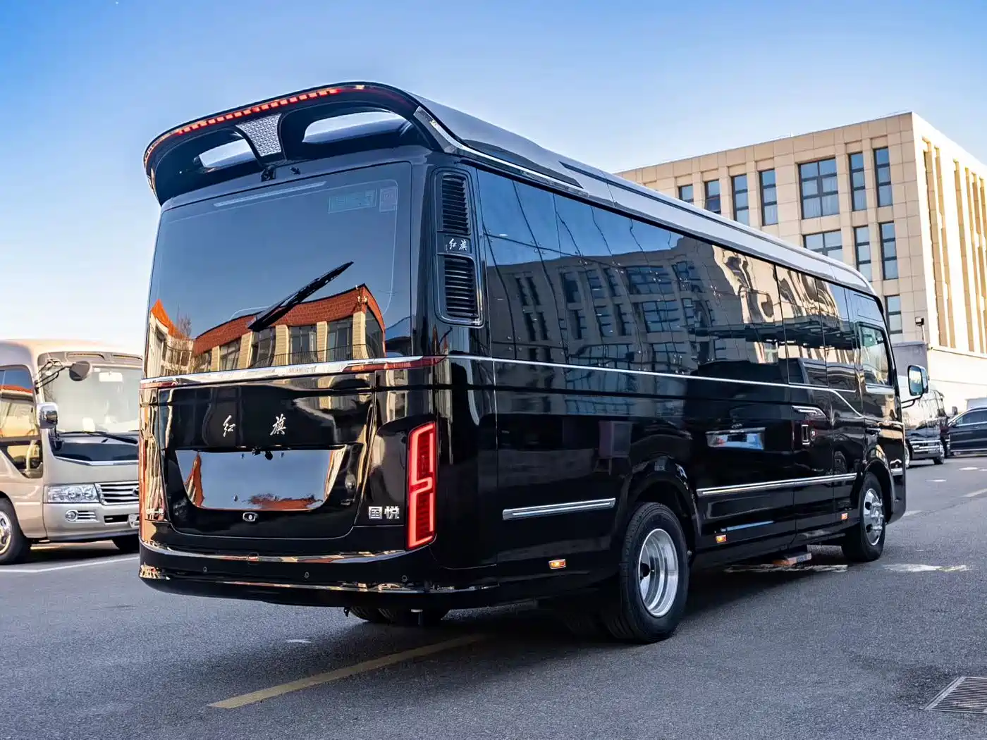 Hongqi Guoyue 2024 3.0T Flagship Edition 17-seater фото 2