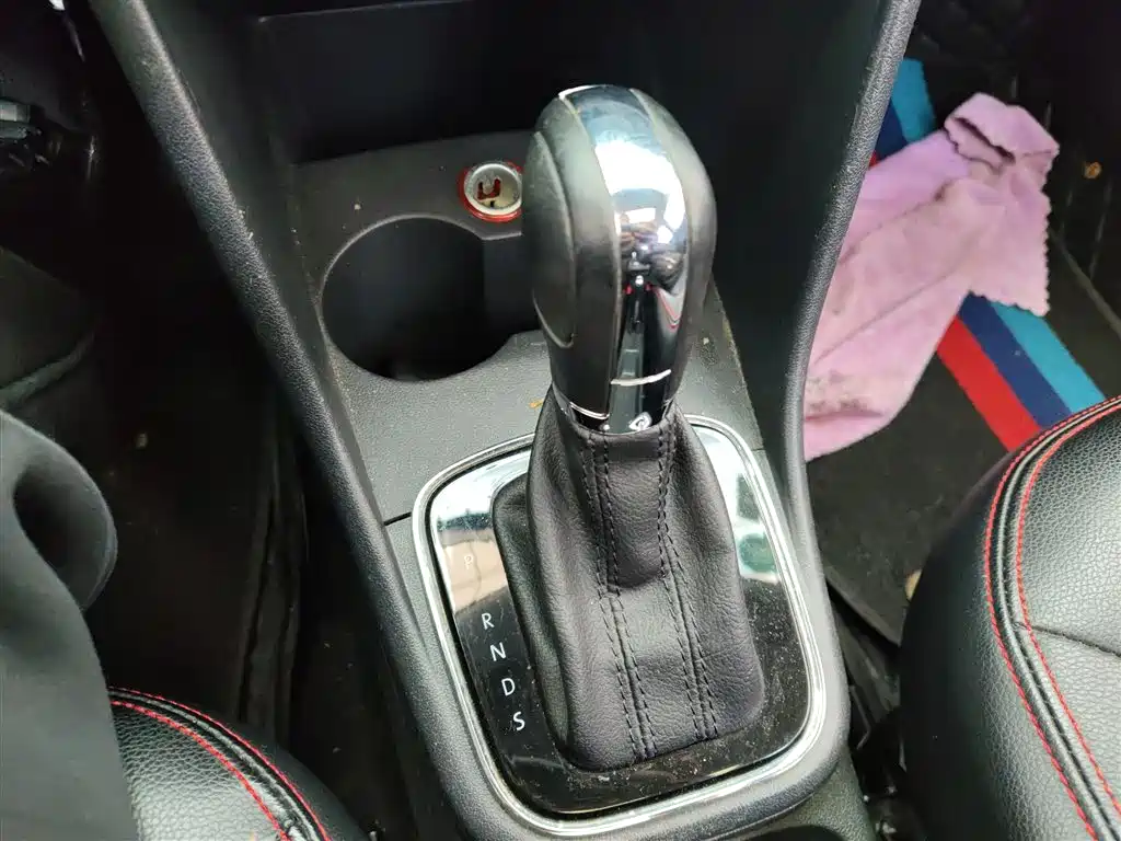Volkswagen Polo 2016 1.6L Automatic Comfort фото 14