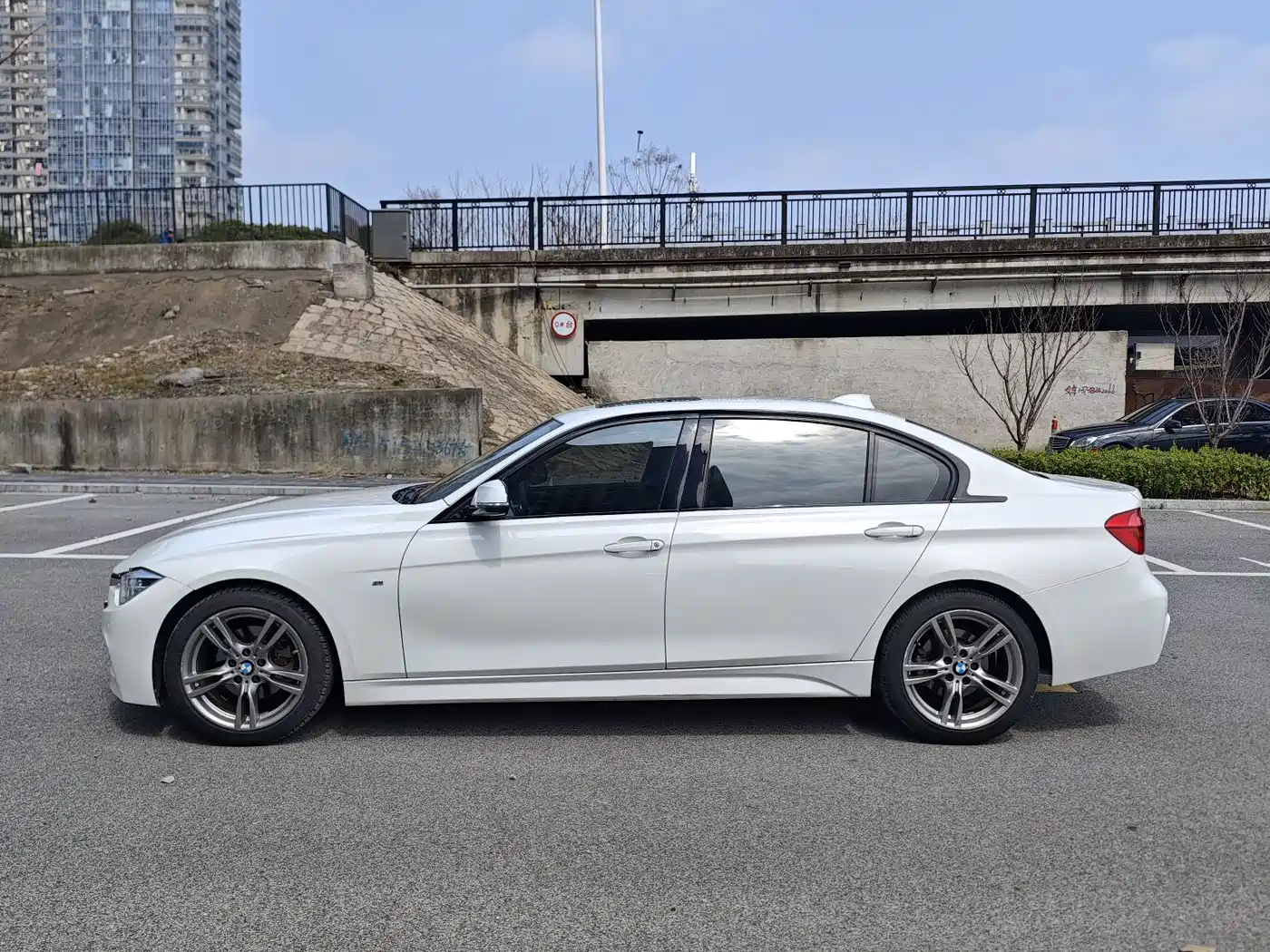 BMW 3 Series 2017 320Li M Sport фото 4