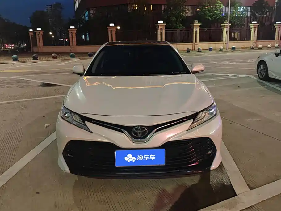Toyota Camry 2018 2.5G Luxury Edition фото 2
