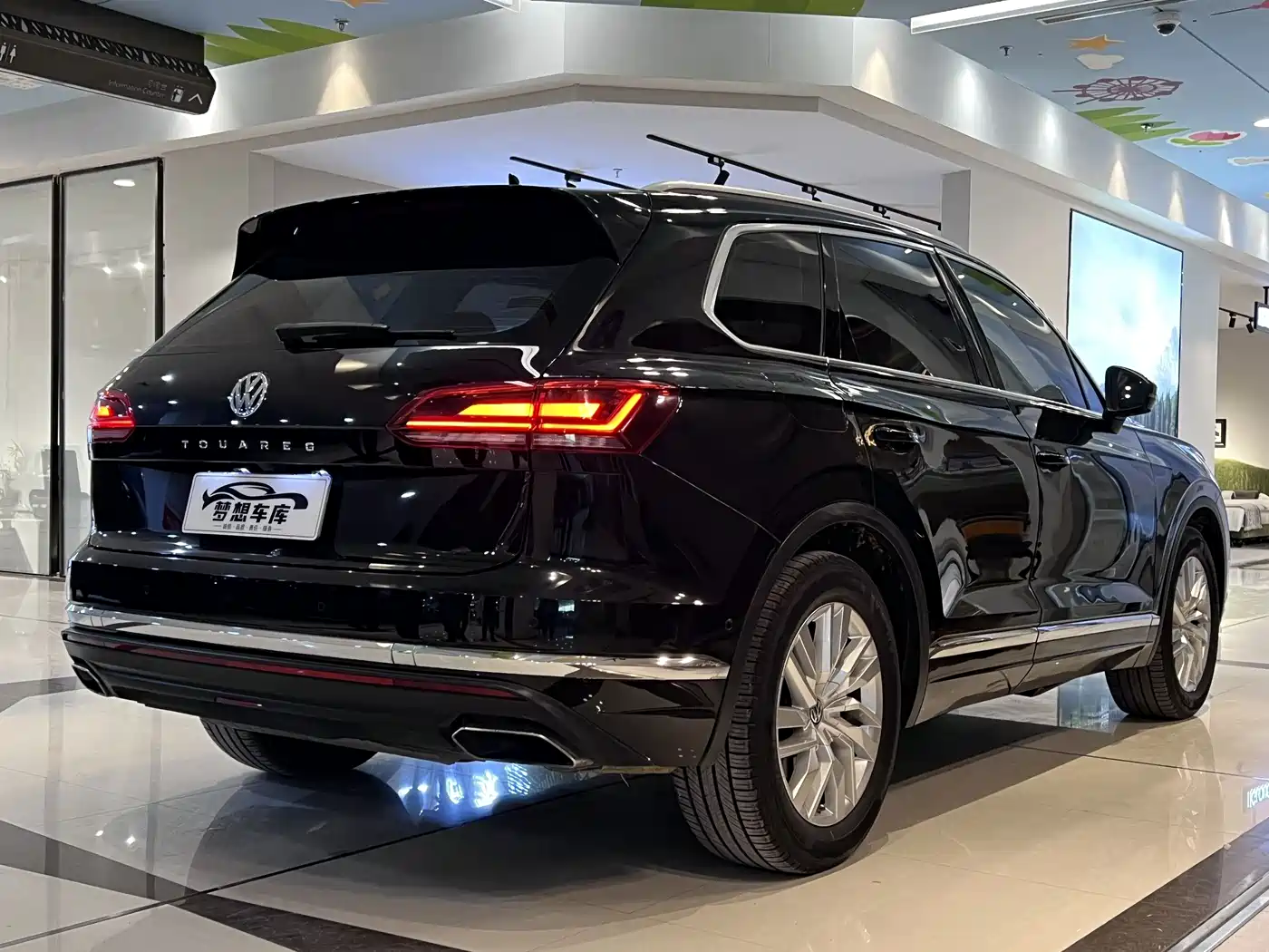 Volkswagen Touareg 2019 2.0TSI Sharp Wing Edition China VI фото 9