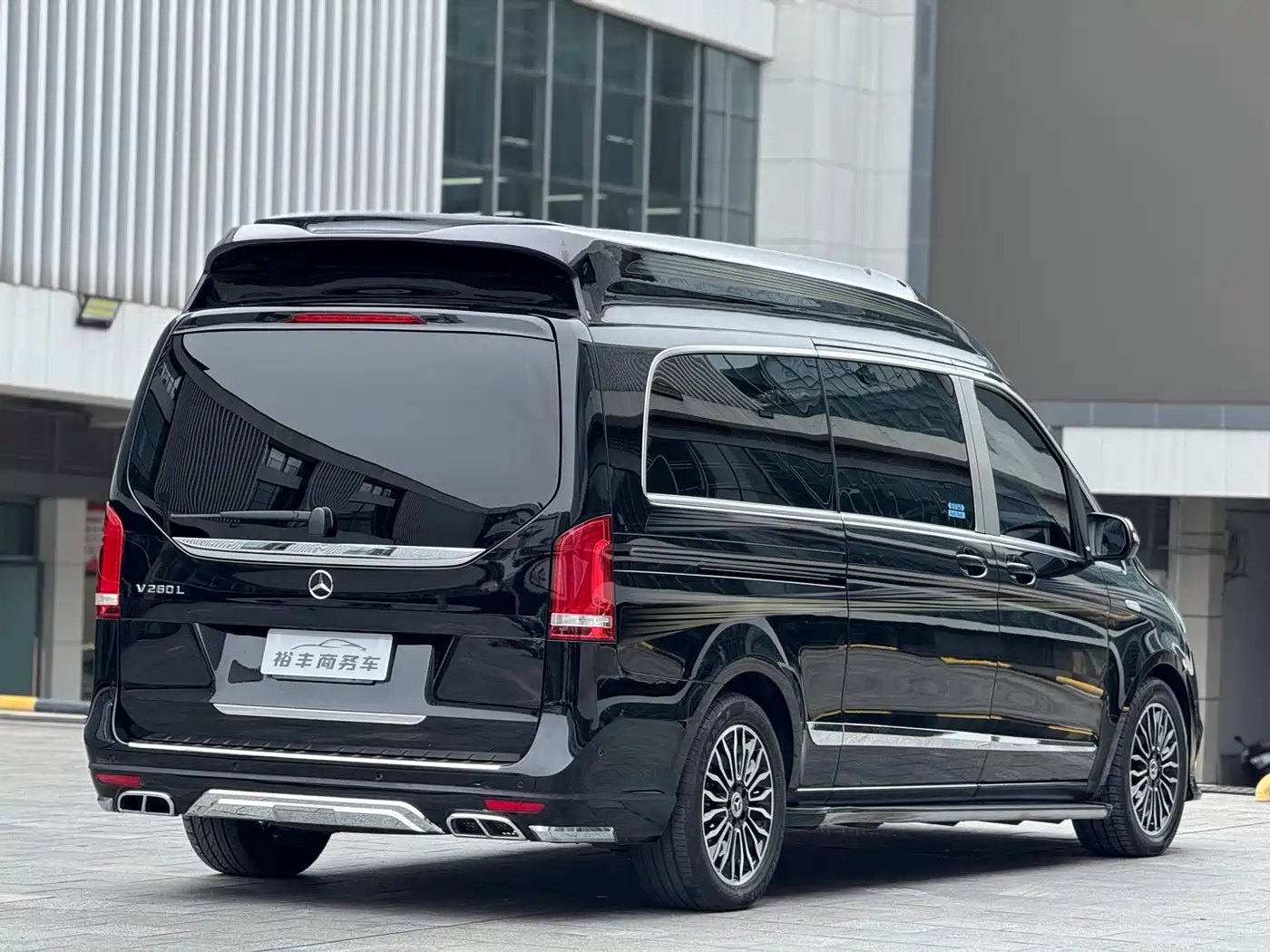 Mercedes-Benz V-Class 2022 V 260 L Long Wheelbase Luxury Edition фото 17