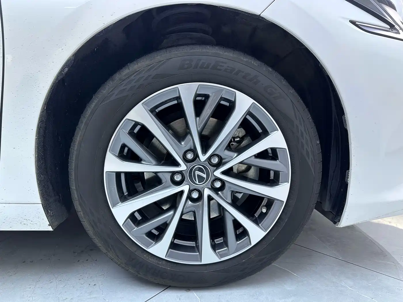 Lexus ES 2024 200 Premium Edition фото 7