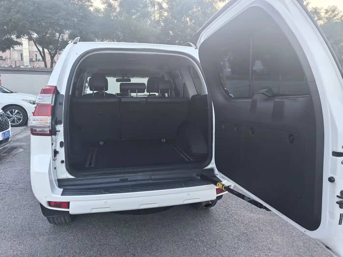 Toyota Prado 2014 4.0L Automatic TX-L фото 5