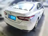 Фото 2 - Toyota Camry