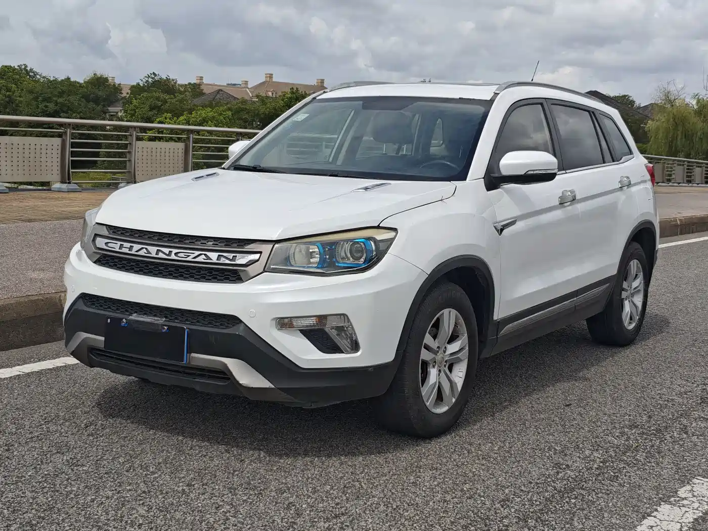 Фото 1 - Changan CS75