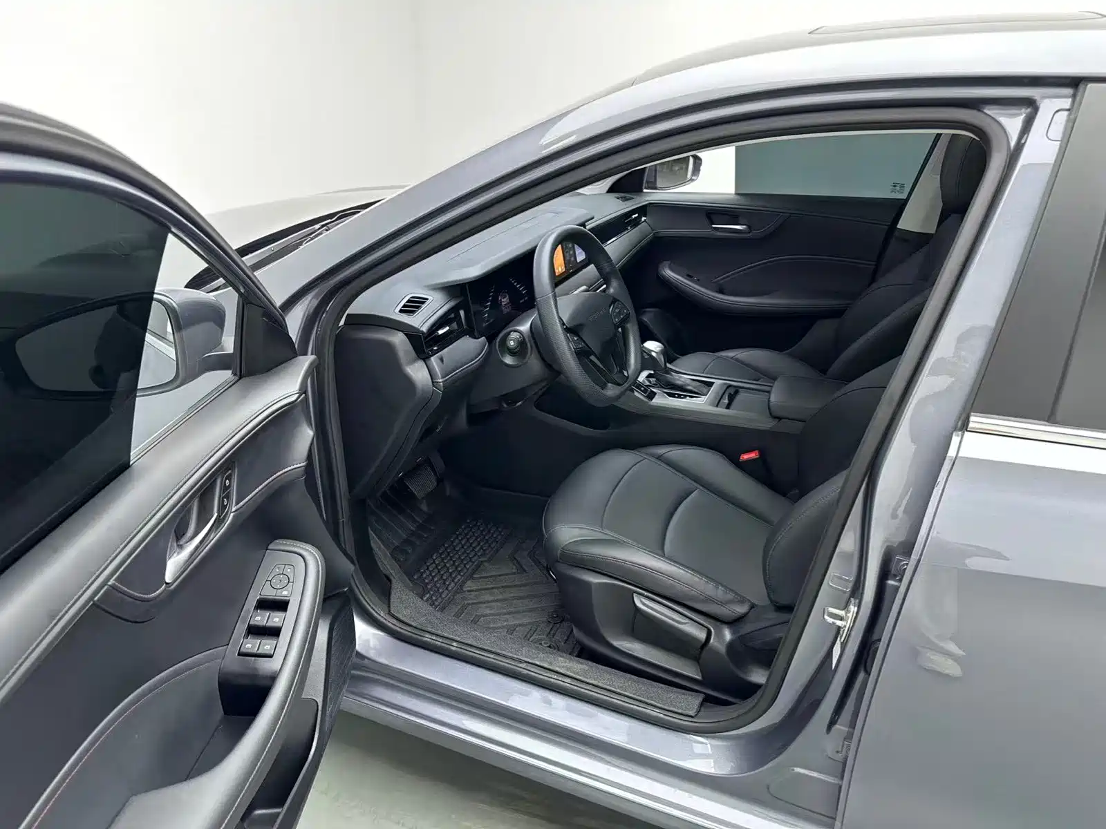 Фото 5 - Roewe i5
