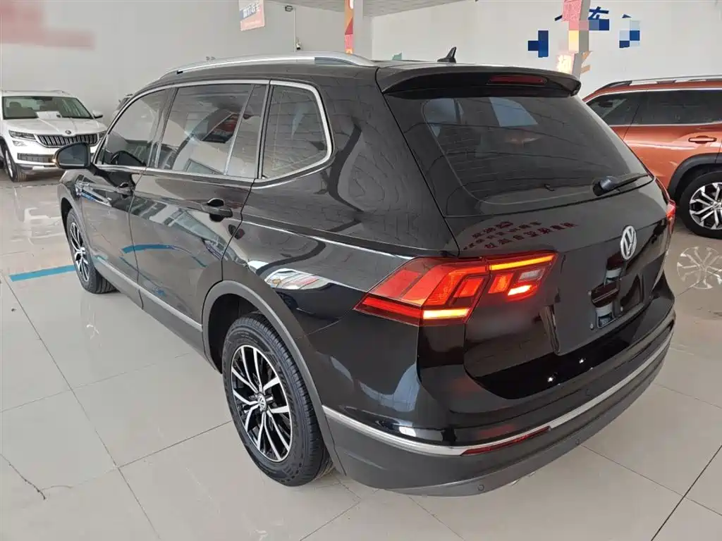 Volkswagen Tiguan L 2018 Facelift 330TSI Automatic 2WD Luxury Edition фото 5